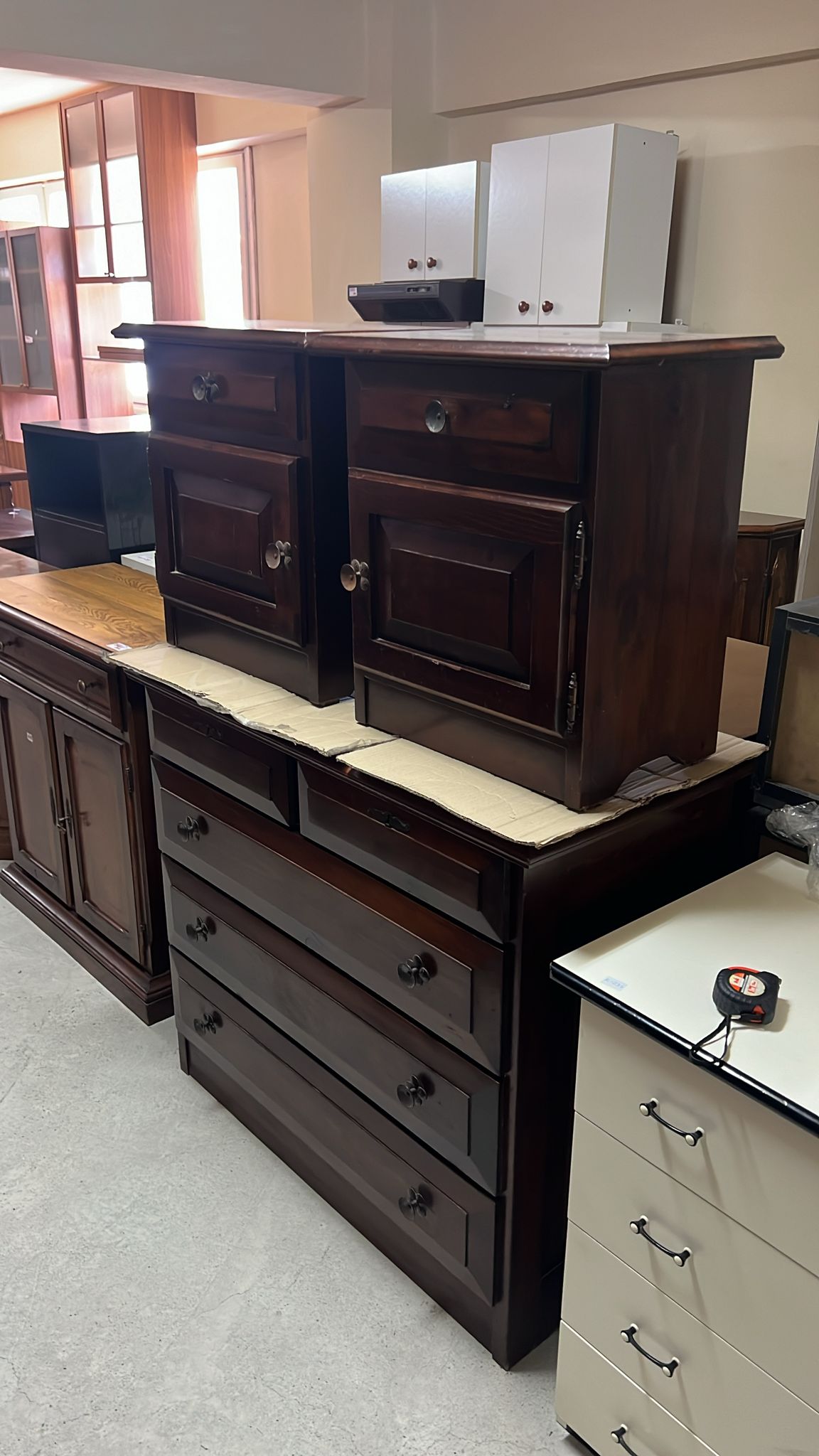 Set comoda sh cu noptieră din lemn R-255