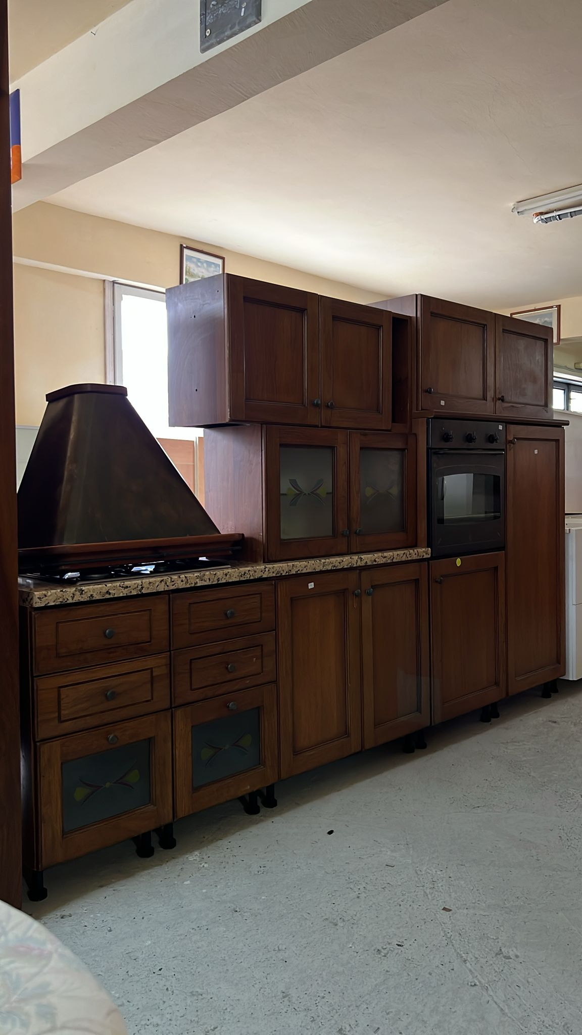 Bucătărie din lemn masiv cu electrocasnice – 3 metri sh de calitate italiană C 168