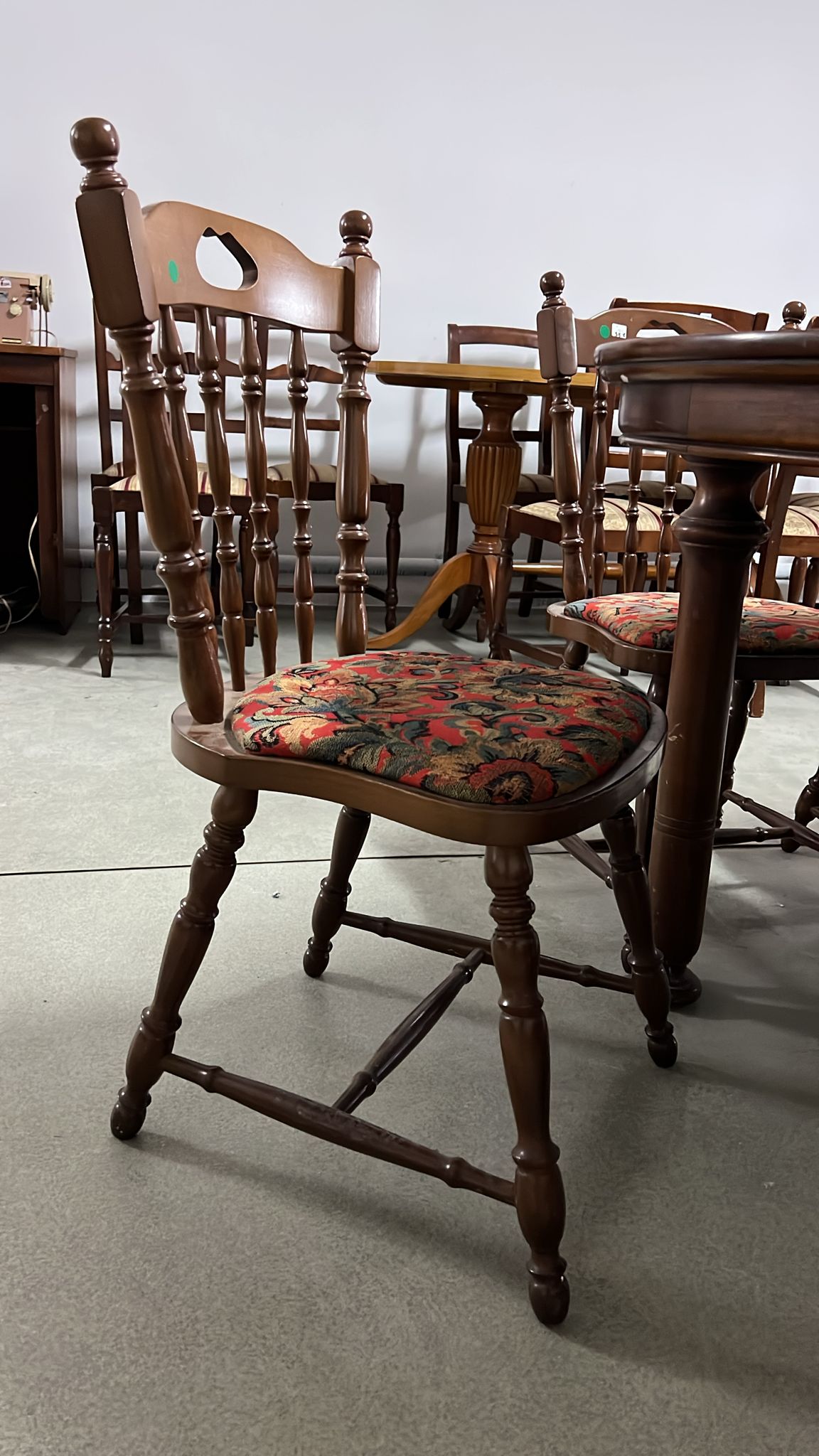 Scaun in lemn masiv vintage tapițat sh de calitate italiană C 104
