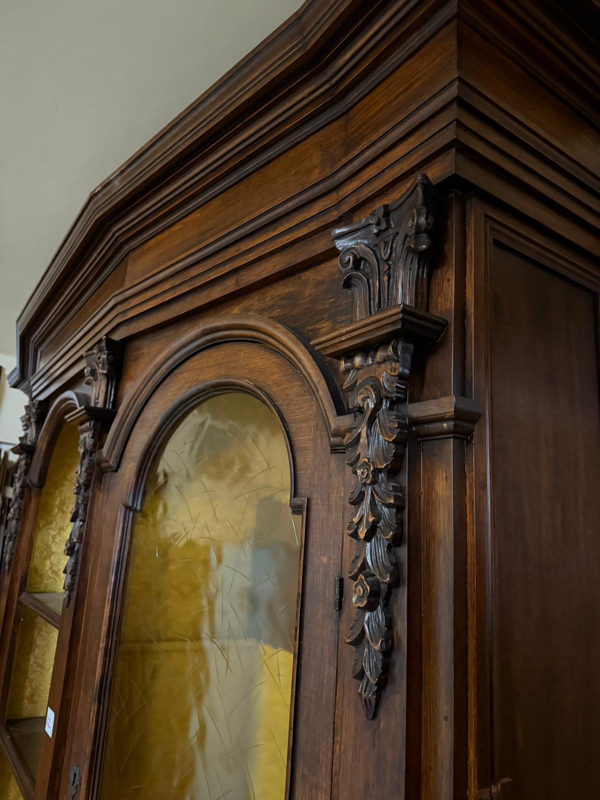 Vitrină clasică din lemn masiv cu vitrine arcuite sh de calitate italiană S 4934 - imagine 3