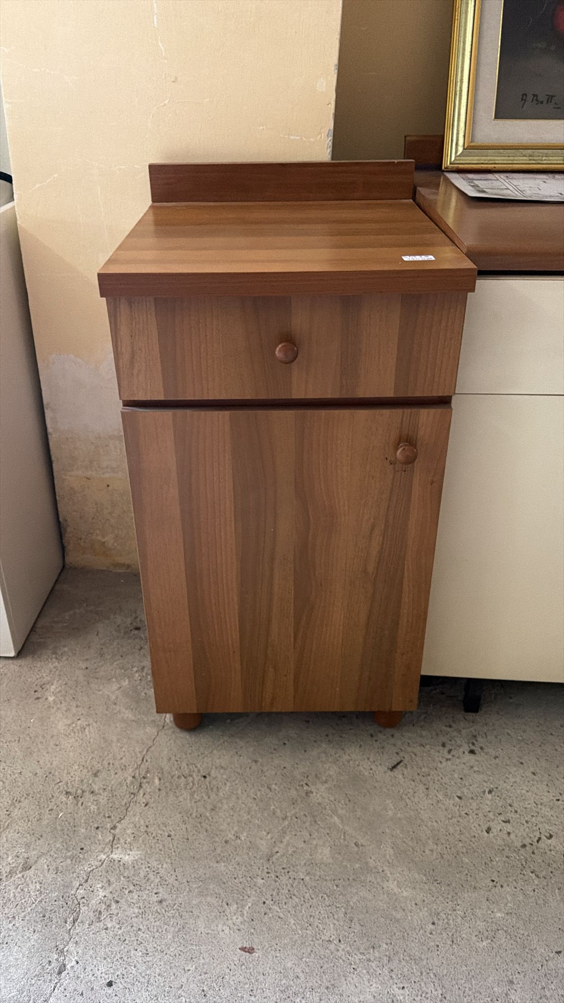 Dulap mic din lemn second hand de calitate italiană – S 4529