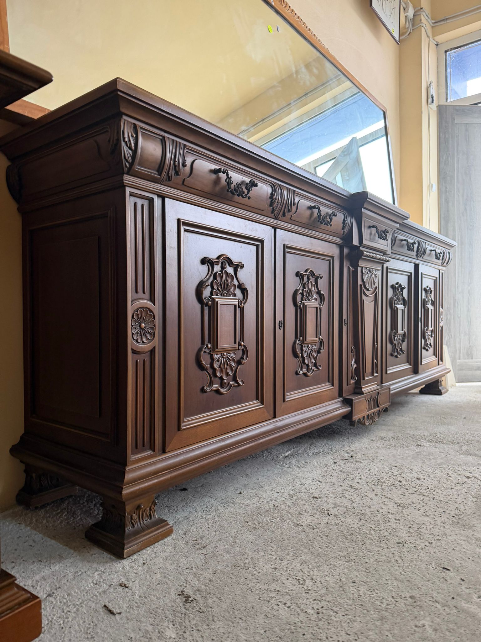 Comodă din lemn masiv second hand de calitate italiană – S 4982