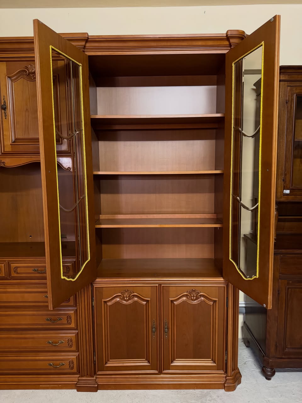 Mobilier living clasic cu vitrină și sertare sh de calitate italiană Ad-47 - imagine 5