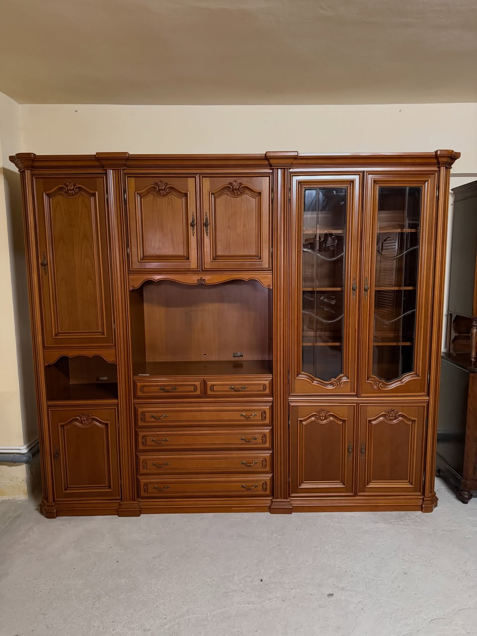 Mobilier living clasic cu vitrină și sertare sh de calitate italiană Ad-47