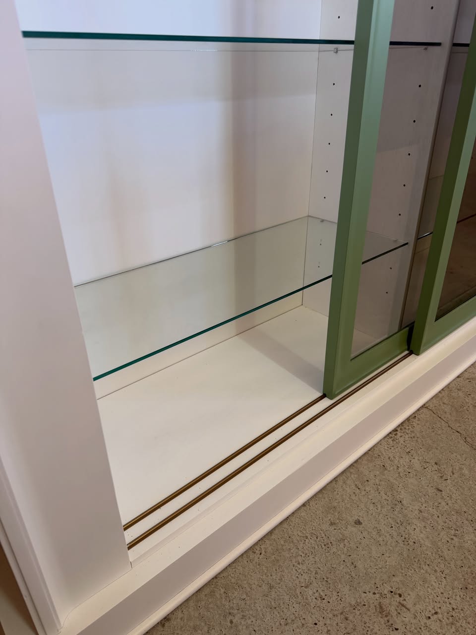 Vitrină NOUĂ premium din lemn masiv cu uși glisante ADZ-247 - imagine 6
